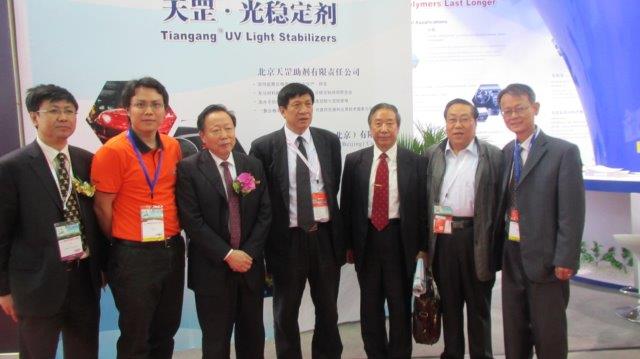 中塑協(xié)領(lǐng)導(dǎo)視察天罡公司Chinaplas2012展位